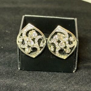 AVON Shimmer Bloom Clear Crystal Earrings Silvertone Floral Leaf Rhinestones NEW